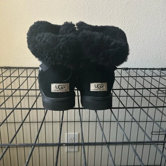 Black Snakeskin UGG Boots Size 8 - Picture 4 of 5